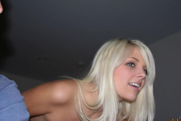 16P Blonde amateur Jana gets naked outdoors in flip flops during solo action