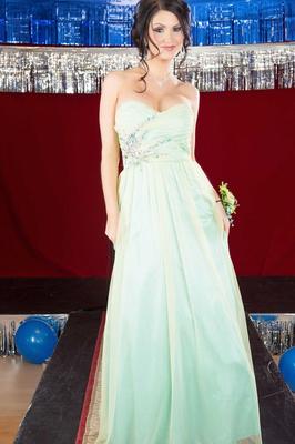 21P Elegant American prom queen doffs her dress to bare her massive tits in heels