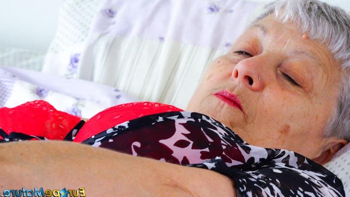 21P Granny in stockings Bohunka fingering up close & fondling her saggy tits