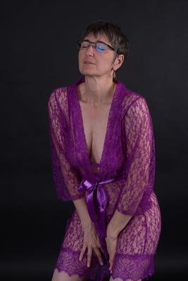 20P Older amateur sports short hair while modeling in purple lingerie
