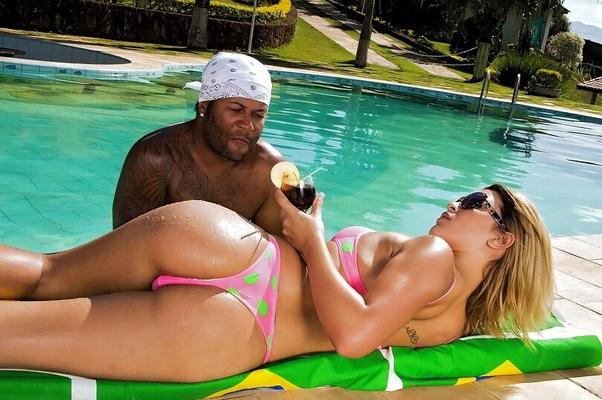 16P Sultry MILF in bikini Anny Lee scores a big black dick in the pool