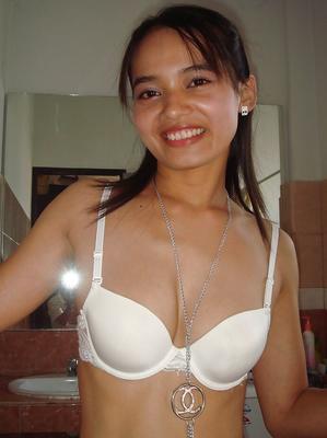16P Thai hottie gets naked by removing short shorts and white bra in bathroom