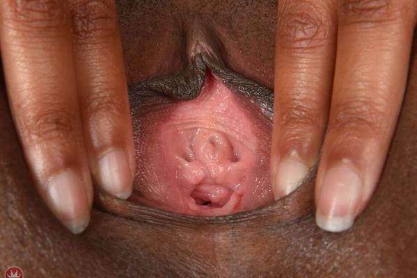 16P Chubby ebony first timer Monique Symone parts her labia lips wide open
