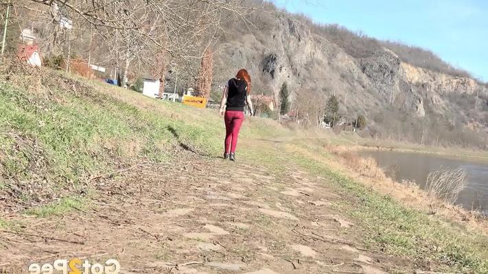 15P Hot redhead babe shows her pussy while pissing
