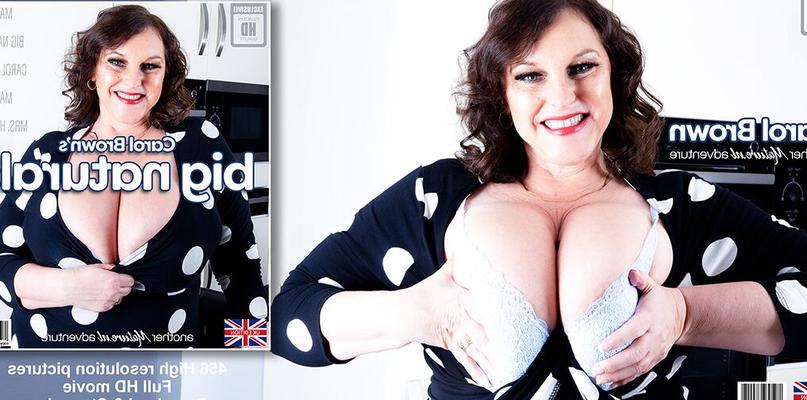 11P Fat housewife masturbates with a pink dildo in her kitchen