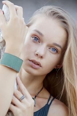 21P Incredibly beautiful model Milena D strips in nature & shows her unshaved muff
