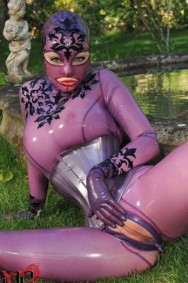 16P House Of Taboo Latex Lucy MILF British Outdoor BDSM