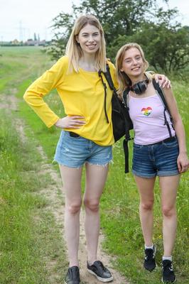 21P трахает худенькую портал Milena Devi, конфетную тинку
