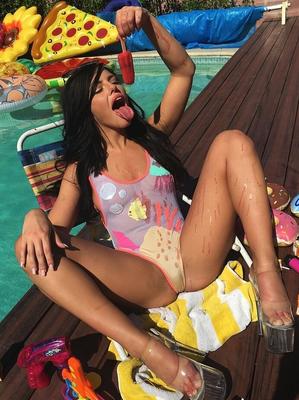 16P Gorgeous brunette presents her asses in a fine nudity solo by the pool
