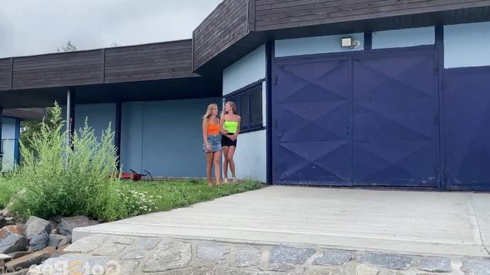 15P Melhores amigas loiras fazem xixi juntas lá fora