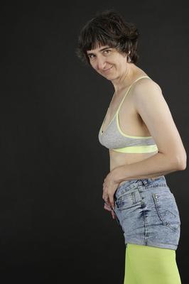 20P Older amateur Hot MILF takes off her pantyhose to get completely naked