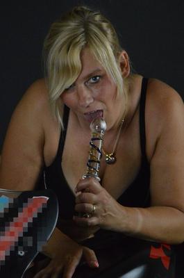 20P Blonde amateur Sweet Susi dildos her pussy while on top a motorcycle