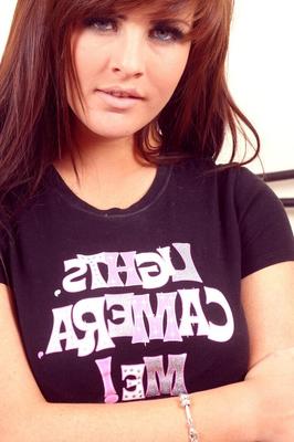 21P 美しい胸を披露するセクシーな目を持つゴージャスな美女ロビン