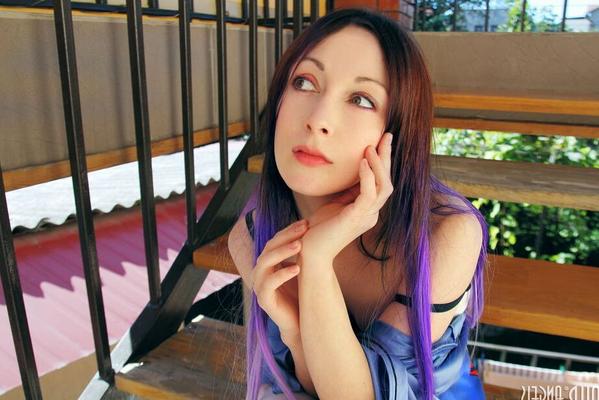 20P 遊ぶのが大好きなこのキュートで非常にセクシーなブルネットの十代の美女をチェックしてください