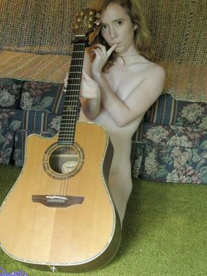 21P 19-year-old babe Nicki Blue posing nude with a guitar in her hands