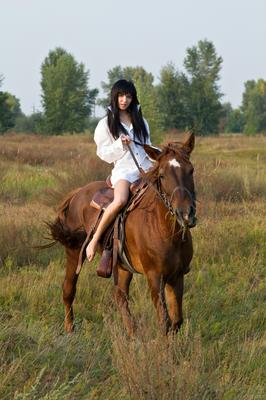 21P Natural teen Milania A poses butt naked with her favorite horse in the field
