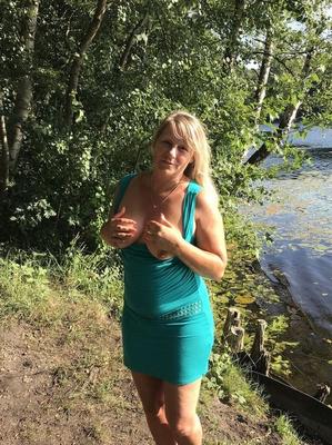 20P Overweight mature woman Sweet Susi gets completely naked on riverside bank