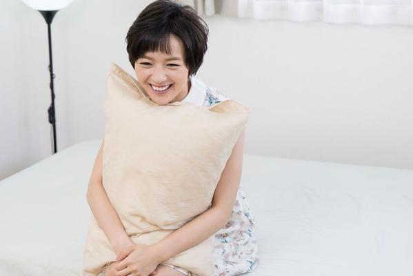 20P A morena japonesa Mari Haneda faz um boquete antes da linda relação sexual