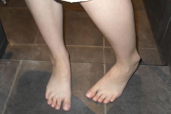 18P Skinny redhead Daphne Rush soaps up and rinses off while taking a shower