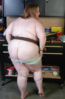 16P Mature with fat forms Shaela plays kinky in her live cam show