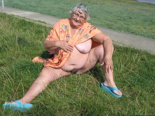 20P Geeky Grandma Libby flashing her monster mature curves in the filed