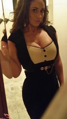 17P Woman with impressive assets Eva Notty adores making dirty selfies