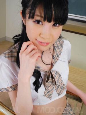 15P 水玉レモン 制服を着たアジア人が学校でクソを舐めて吸う