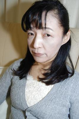 16P Tiny tits Asian mature Kiyoe Majima in a close up undressing scene