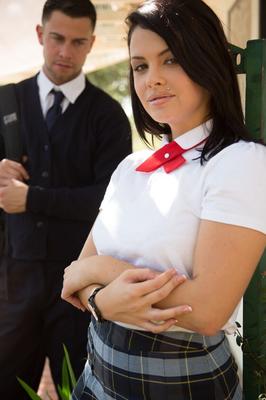 21P Latina schoolgirl Keisha Grey drops skirt for outdoor bang & gets cum bath