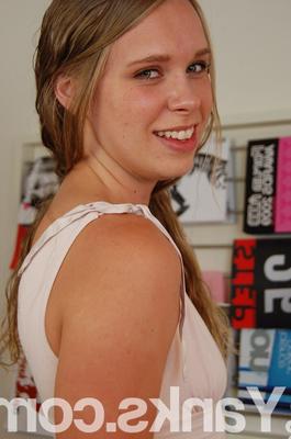 16P Yanks Sexy Anna Stevens
