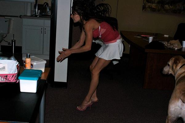 16P Sexy MILF office assistant Vanessa Lane gives under-desk head & shows big tits
