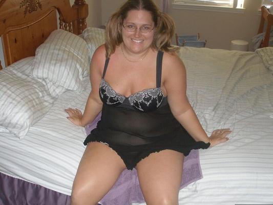 20P Amateur BBW Gangbang Momma has her pussy shaved before sucking off a cock