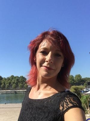 16P Redheaded cougar bangs a younger man while holidaying by herself