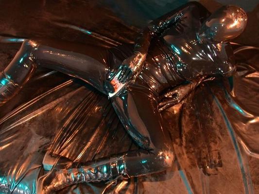 16P Images Rubber At The Latex Alien