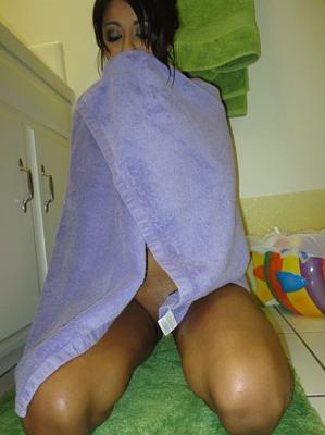 16P Latina ex-girlfriend Ruby Reyes caught naked in shower by her ex-bf