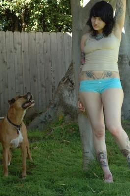 17P Tattooed punk chick takes her clothes off and poses in the backyard