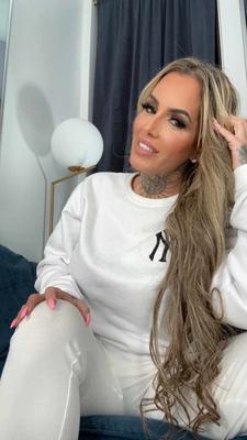 21P Hot MILF Pamela Kayne mostra suas curvas deslumbrantes em lingerie sexy