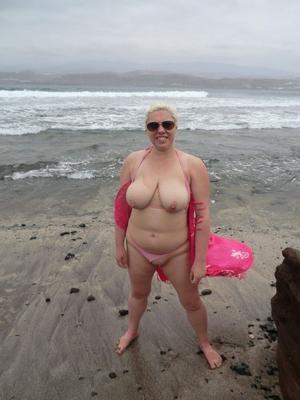 16P Older platinum blonde Barby exposes her plump body at the seaside