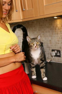 21P Busty British housewife Yazmin Daniel fucks a champagne bottle in the kitchen