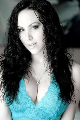 12P Amateur model Katie Banks releases her round tits from lingerie on the bed