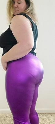 16P Obese amateur Busty Kris Ann removes tight pants while getting bare naked