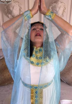 16P Busty Bliss, amateur plus âgé, baise un jeune homme en tenue de cosplay