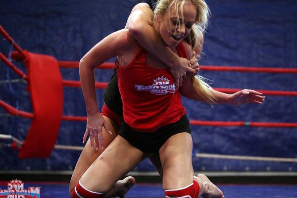 17P Fatty Melissa Ria and Dorina Gold fight and fuck each other in the ring