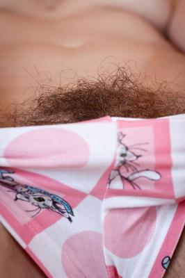 21P Amateur sweetheart Tami unveils her slender body and super hairy snatch