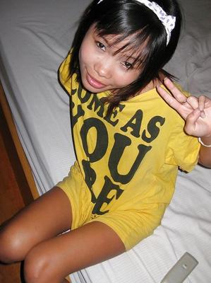 16P Sweet asian teen babe exposing her tiny tits and gets shagged