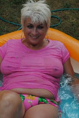 19P Mature blonde Dimonty takes off her wet T-shirt while in a wading pool