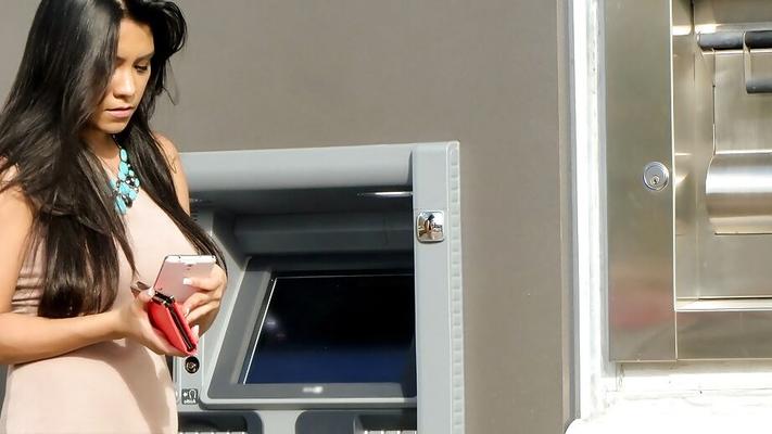 16P Hot Latina mom Alejandra Leon flashing shaved cunt for cash in car