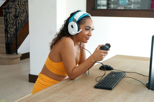 16P Latina teen Sarah Lace gets banged POV style after gaming