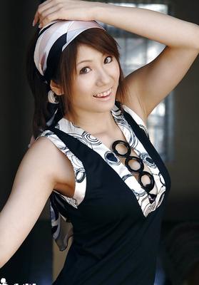 15P Stunning asian babe Yuma Asami uncovering her gorgeous curves