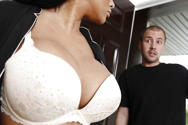 16P Latina pornstar Mary Jean takes part in a massage porn scene